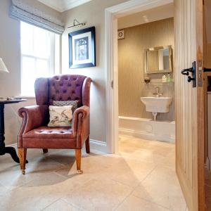 Ivestonchair3